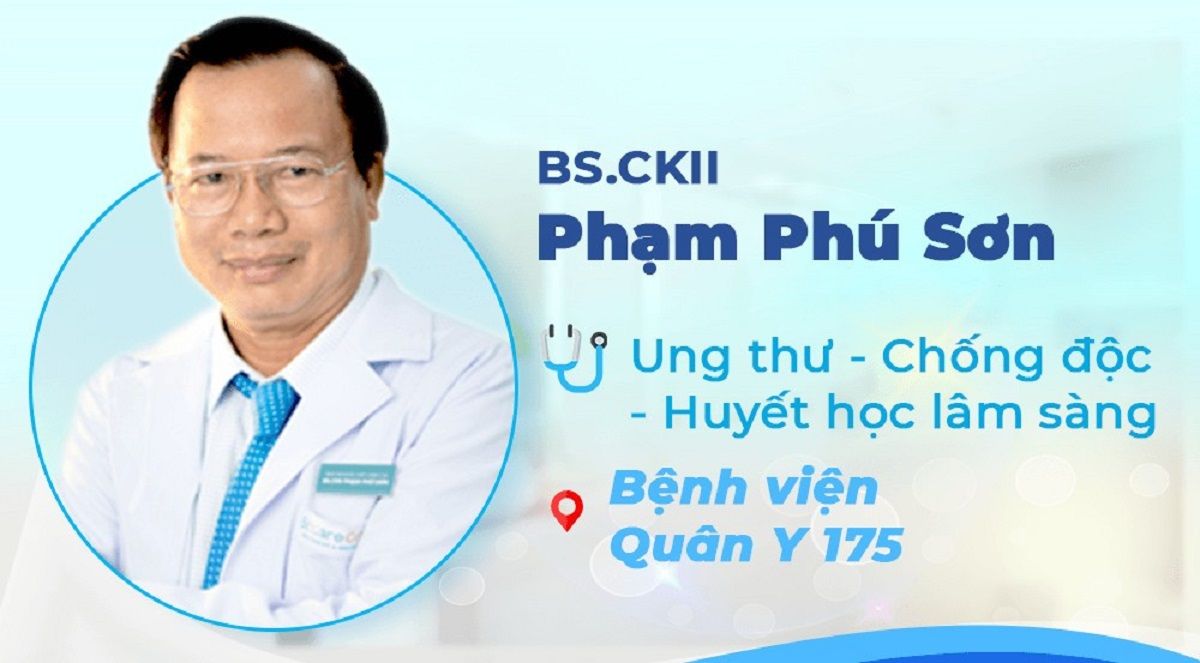 Bác sĩ Chuyên khoa II Ung bướu Phạm Phú Sơn đang làm việc ở Bệnh viện Quân Y 175